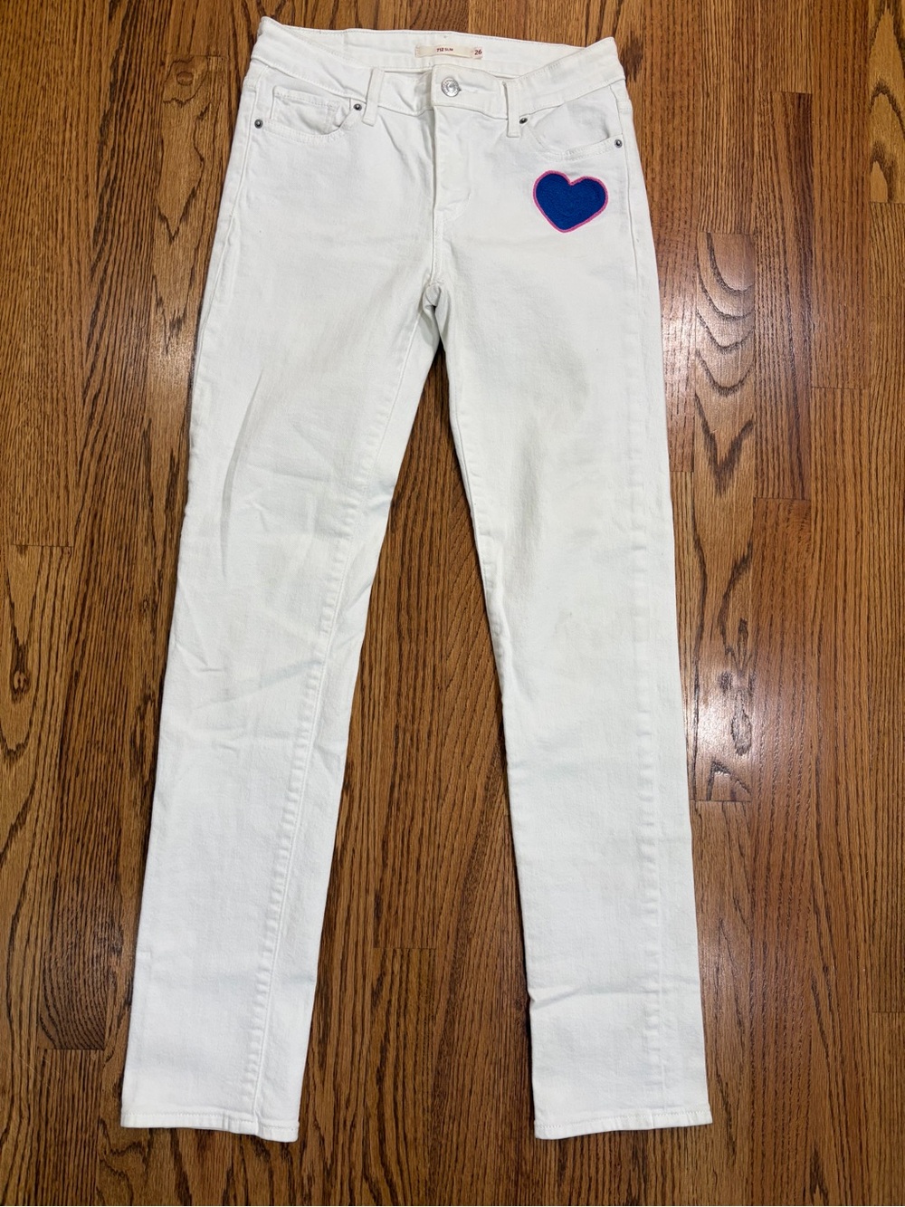 Levi's Mid-Rise White Skinny Jeans 26x32 with Heart & Smiley Patches
